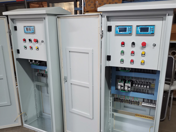 閘門PLC遠程控制柜,一控一,一控二已裝配調試完畢,待發(fā)貨